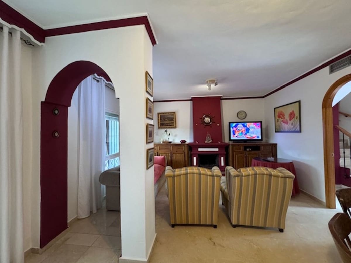 5 bedroom Townhouse for sale in San Pedro de Alcantara with pool - € 660,000 (Ref: 9480112)