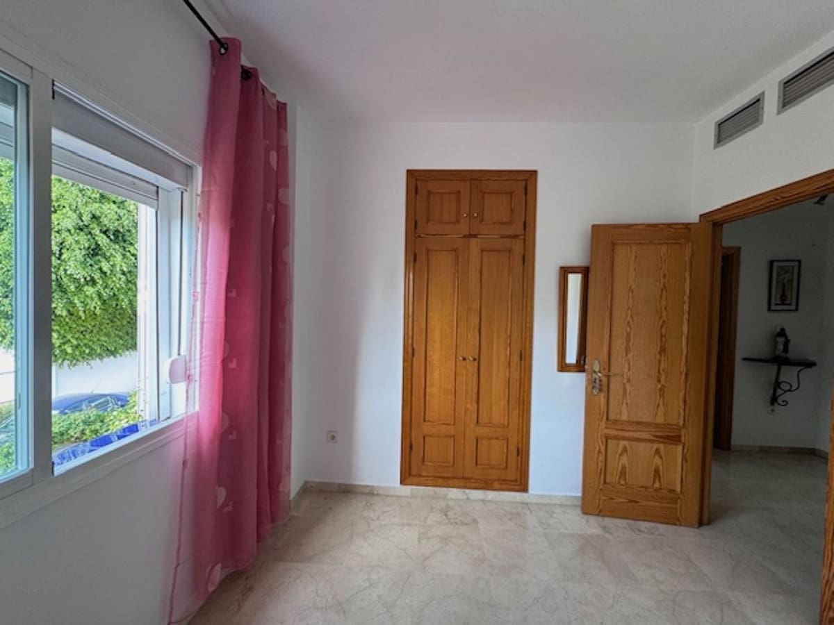 5 bedroom Townhouse for sale in San Pedro de Alcantara with pool - € 660,000 (Ref: 9480112)