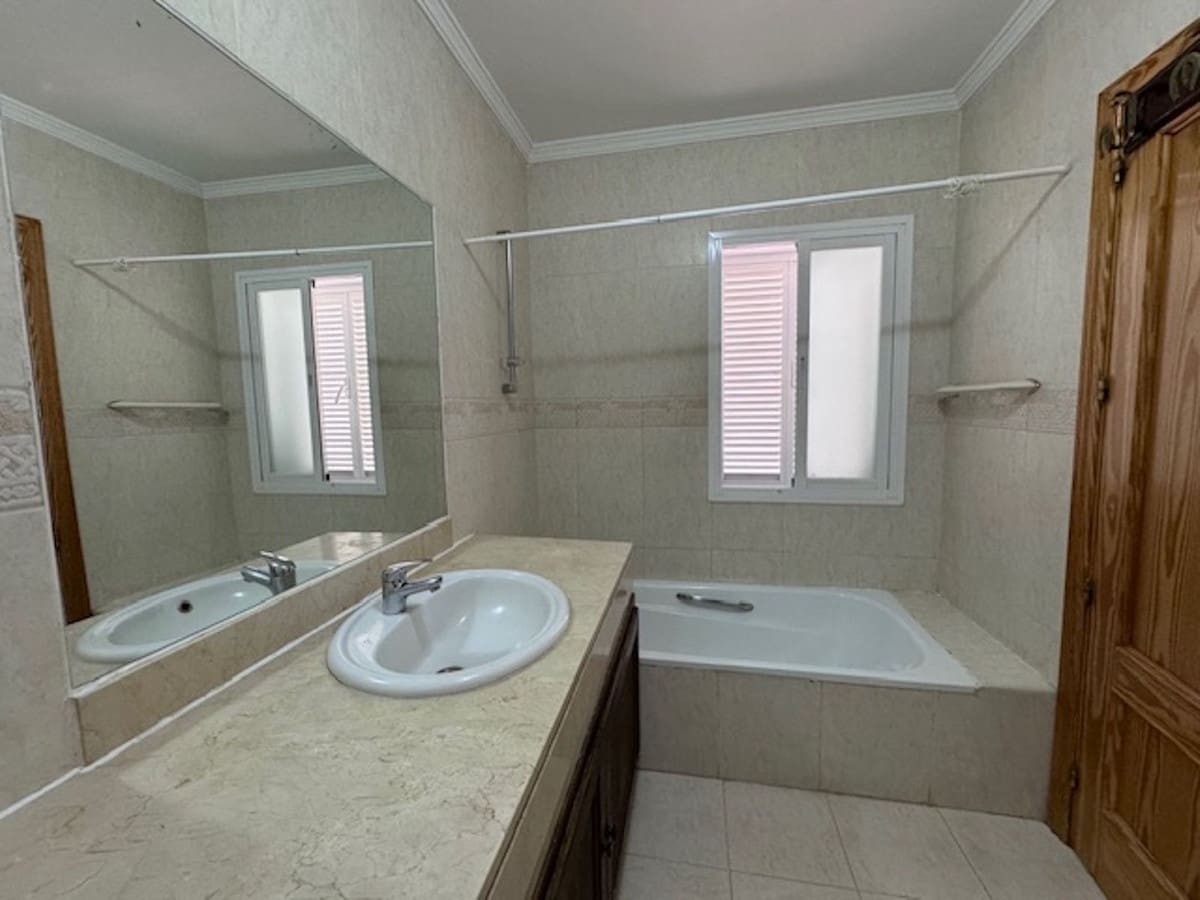 5 bedroom Townhouse for sale in San Pedro de Alcantara with pool - € 660,000 (Ref: 9480112)