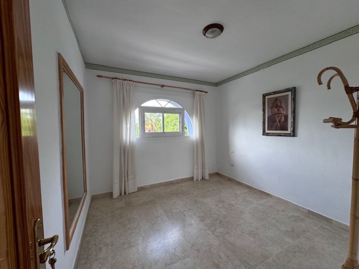 5 bedroom Townhouse for sale in San Pedro de Alcantara with pool - € 660,000 (Ref: 9480112)