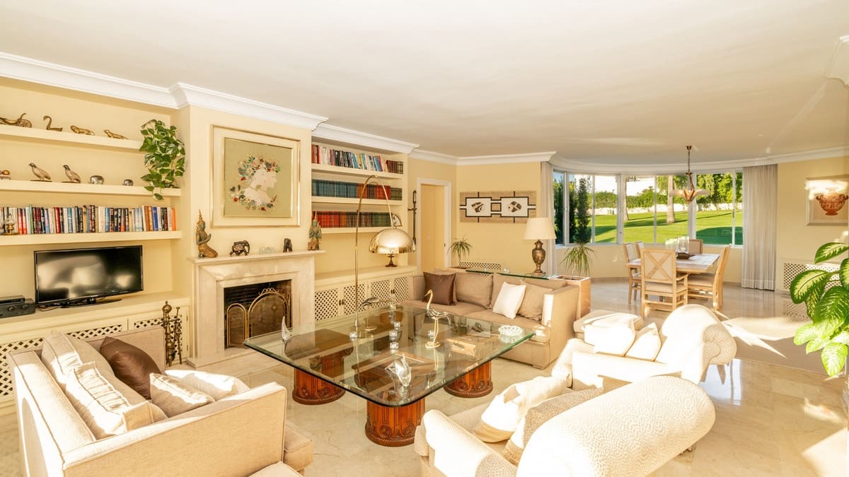 Apartamento de 3 habitaciones en Guadalmina en venta con piscina - 670.000 € (Ref: 9480122)