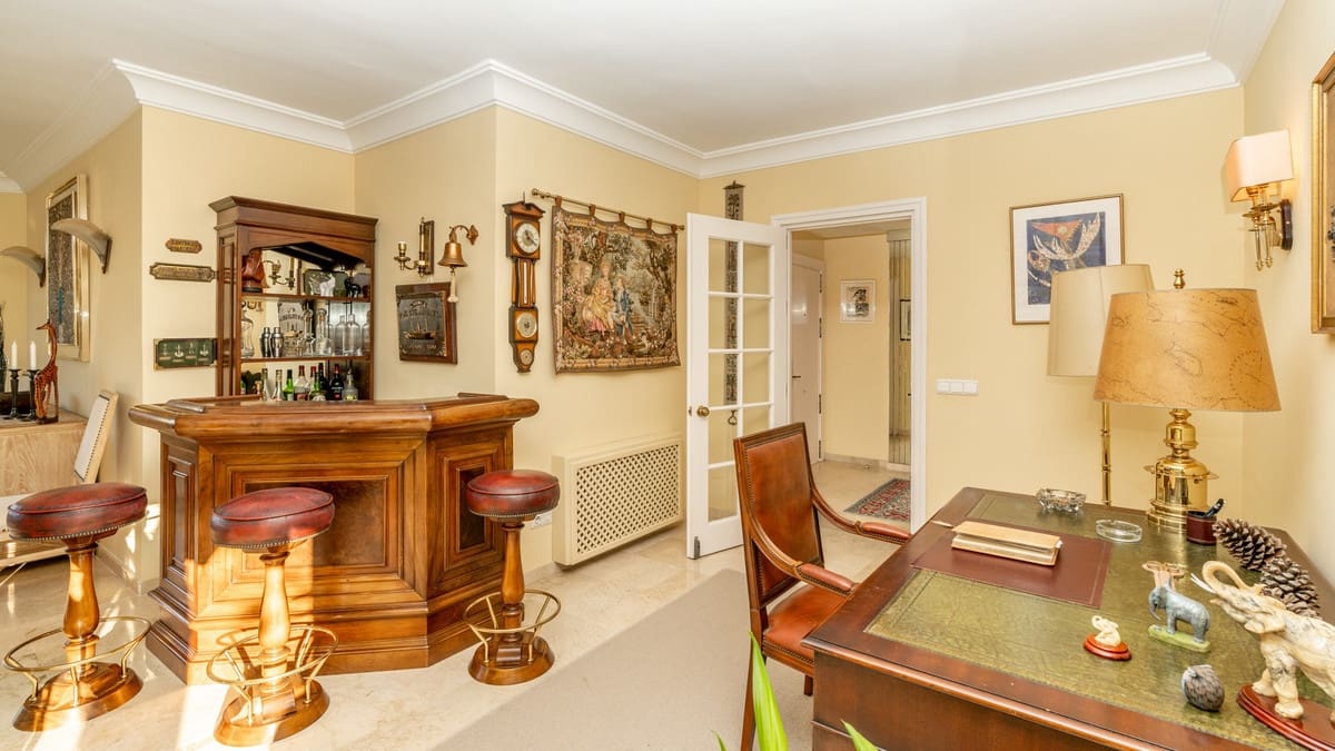 Apartamento de 3 habitaciones en Guadalmina en venta con piscina - 670.000 € (Ref: 9480122)