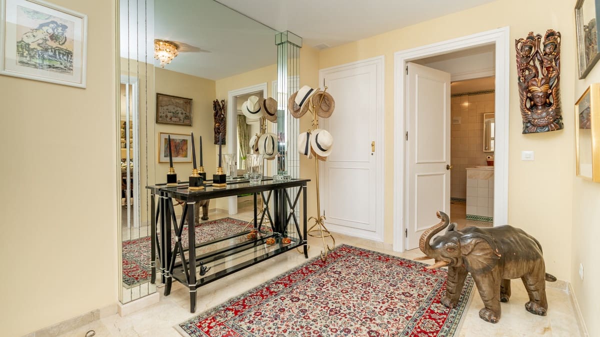 Apartamento de 3 habitaciones en Guadalmina en venta con piscina - 670.000 € (Ref: 9480122)