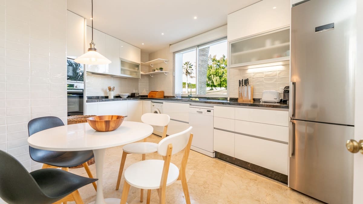 Apartamento de 3 habitaciones en Guadalmina en venta con piscina - 670.000 € (Ref: 9480122)