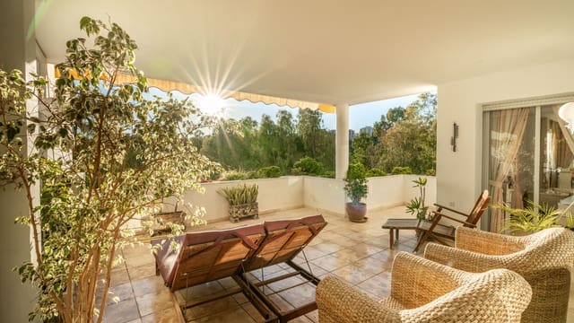 Apartamento de 3 habitaciones en Guadalmina Alta, Marbella en venta con piscina - 670.000 € (Ref: 9480122)