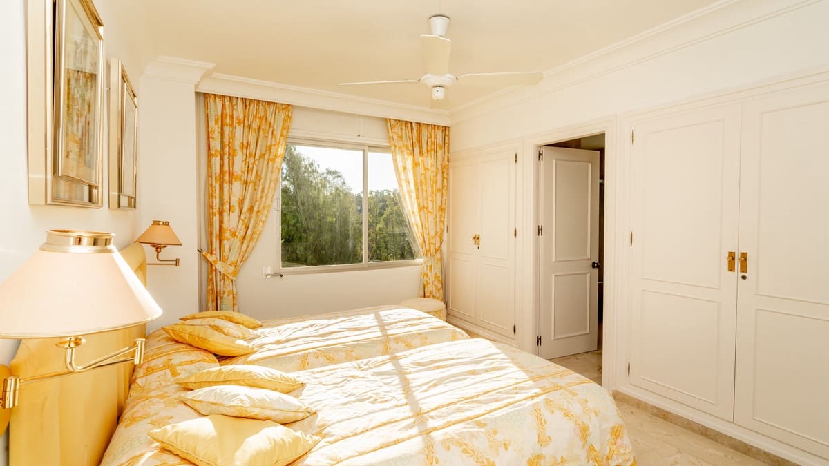 Apartamento de 3 habitaciones en Guadalmina en venta con piscina - 670.000 € (Ref: 9480122)