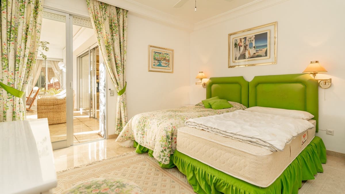 Apartamento de 3 habitaciones en Guadalmina en venta con piscina - 670.000 € (Ref: 9480122)