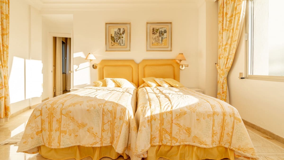 Apartamento de 3 habitaciones en Guadalmina en venta con piscina - 670.000 € (Ref: 9480122)