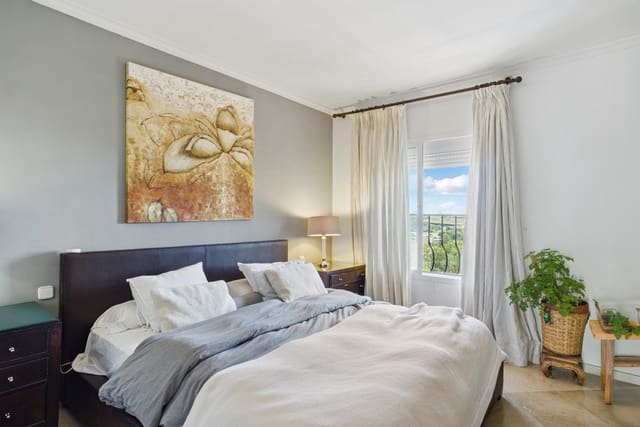 4 soverom Penthouse til salgs i La Dama de Noche - La Alzambra, Marbella med svømmebasseng - € 670 000 (Ref: 9480123)