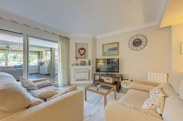 3 quarto Moradia Geminada para venda em Marbella com piscina - 670 000 € (Ref: 9480124)