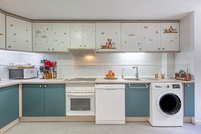 3 quarto Moradia Geminada para venda em Marbella com piscina - 670 000 € (Ref: 9480124)