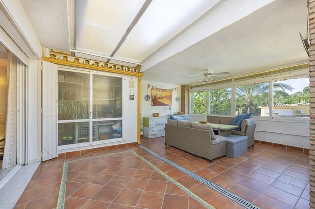 3 quarto Moradia Geminada para venda em Marbella com piscina - 670 000 € (Ref: 9480124)