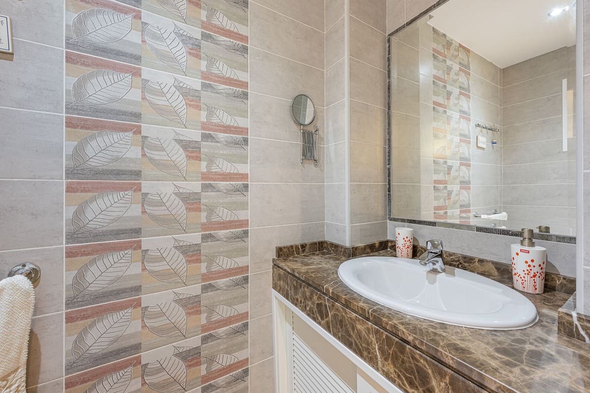 3 quarto Moradia Geminada para venda em Marbella com piscina - 670 000 € (Ref: 9480124)