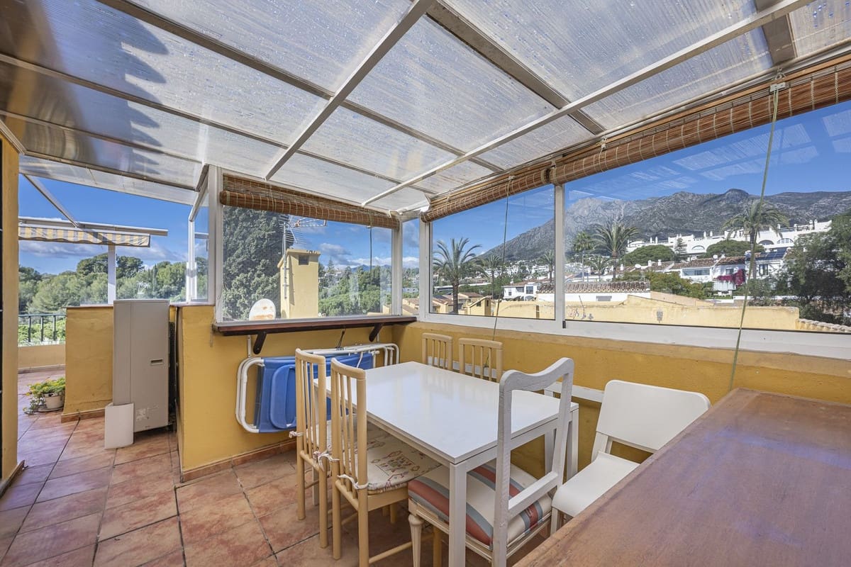 3 quarto Moradia Geminada para venda em Marbella com piscina - 670 000 € (Ref: 9480124)