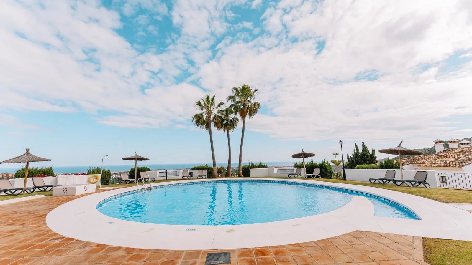 3 bedroom Townhouse for sale in Benahavis with pool - € 670,000 (Ref: 9480125)