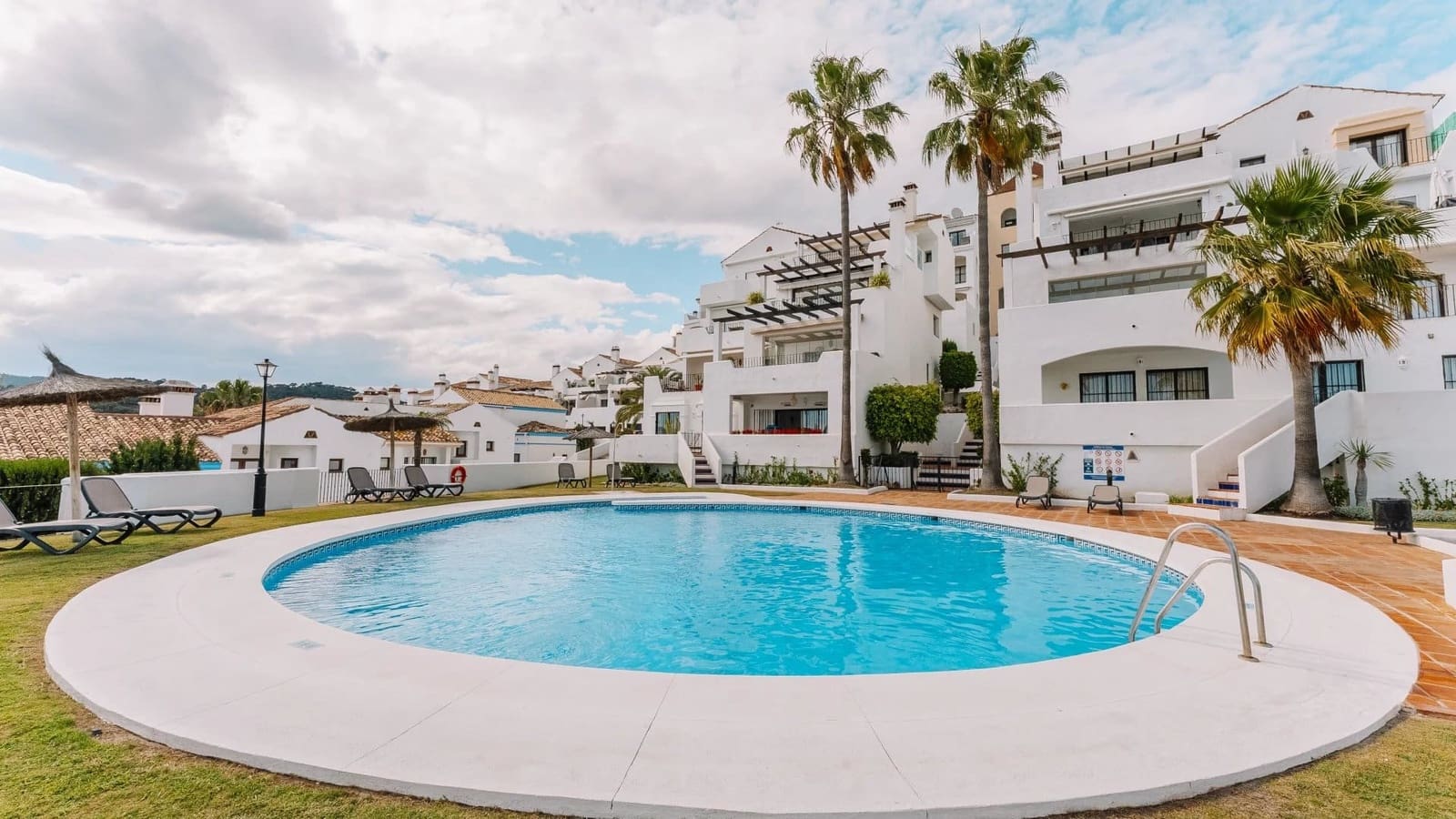 3 bedroom Townhouse for sale in Benahavis with pool - € 670,000 (Ref: 9480125)