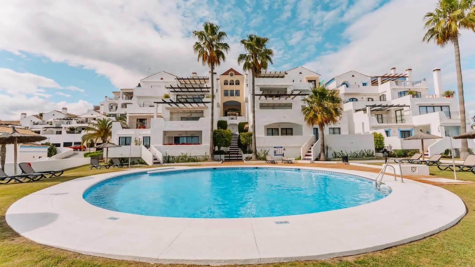 3 bedroom Townhouse for sale in Benahavis with pool - € 670,000 (Ref: 9480125)