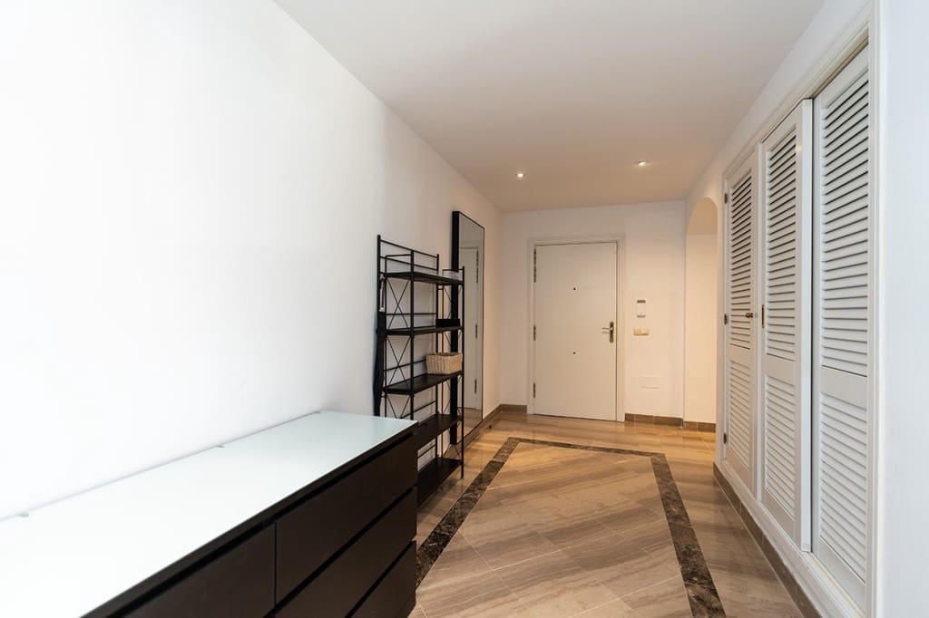 3 bedroom Apartment for sale in Elviria with pool - € 675,000 (Ref: 9480127)