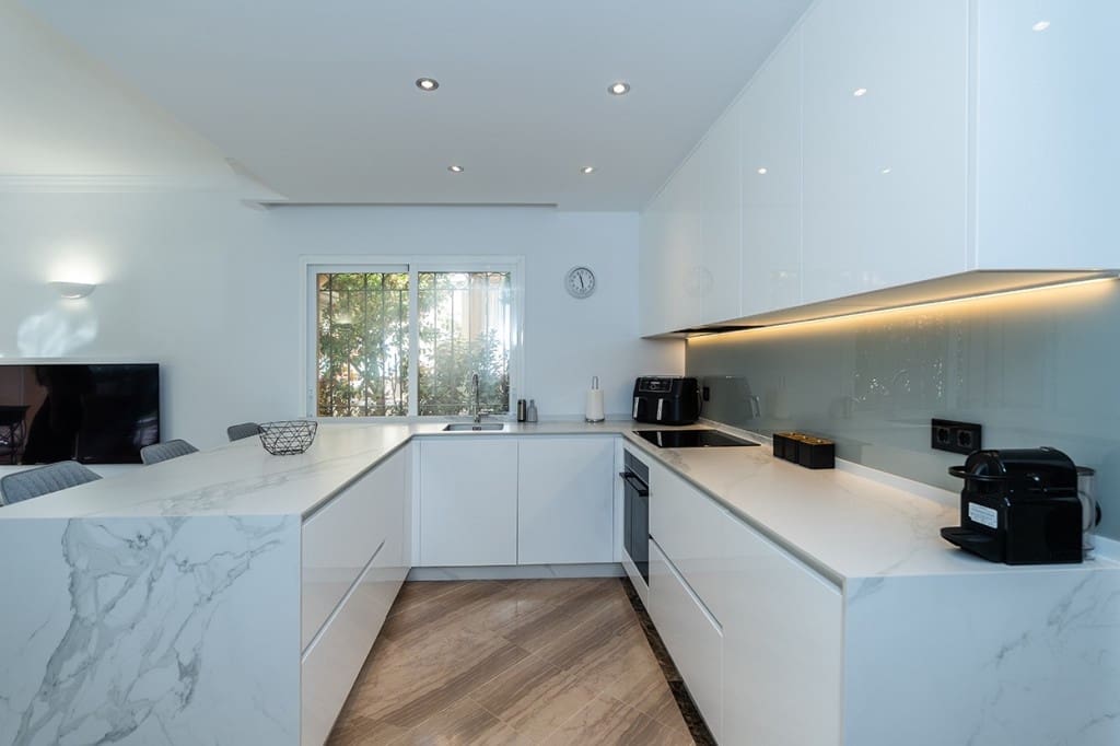 3 bedroom Apartment for sale in Elviria with pool - € 675,000 (Ref: 9480127)