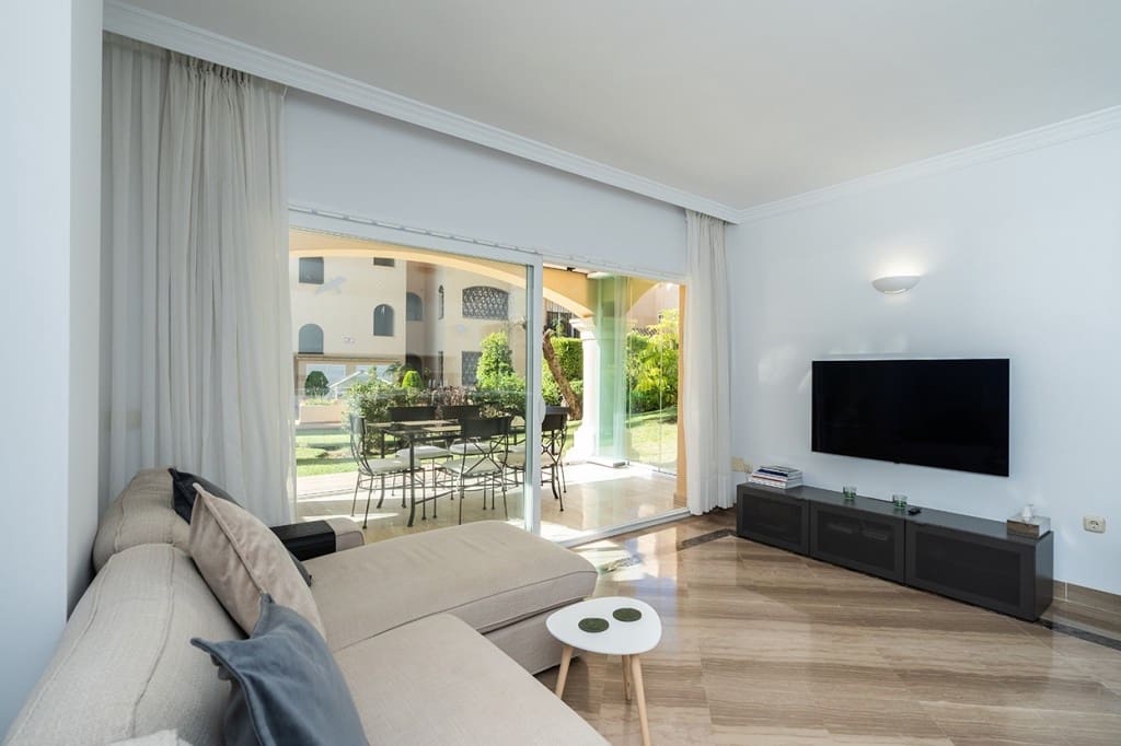 3 bedroom Apartment for sale in Elviria with pool - € 675,000 (Ref: 9480127)