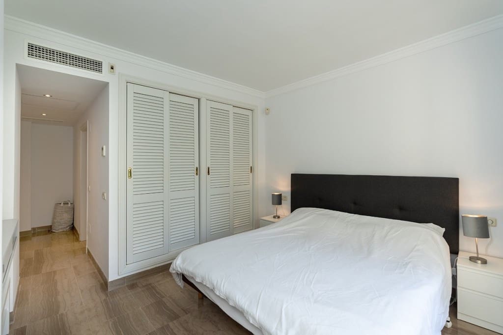 3 bedroom Apartment for sale in Elviria with pool - € 675,000 (Ref: 9480127)