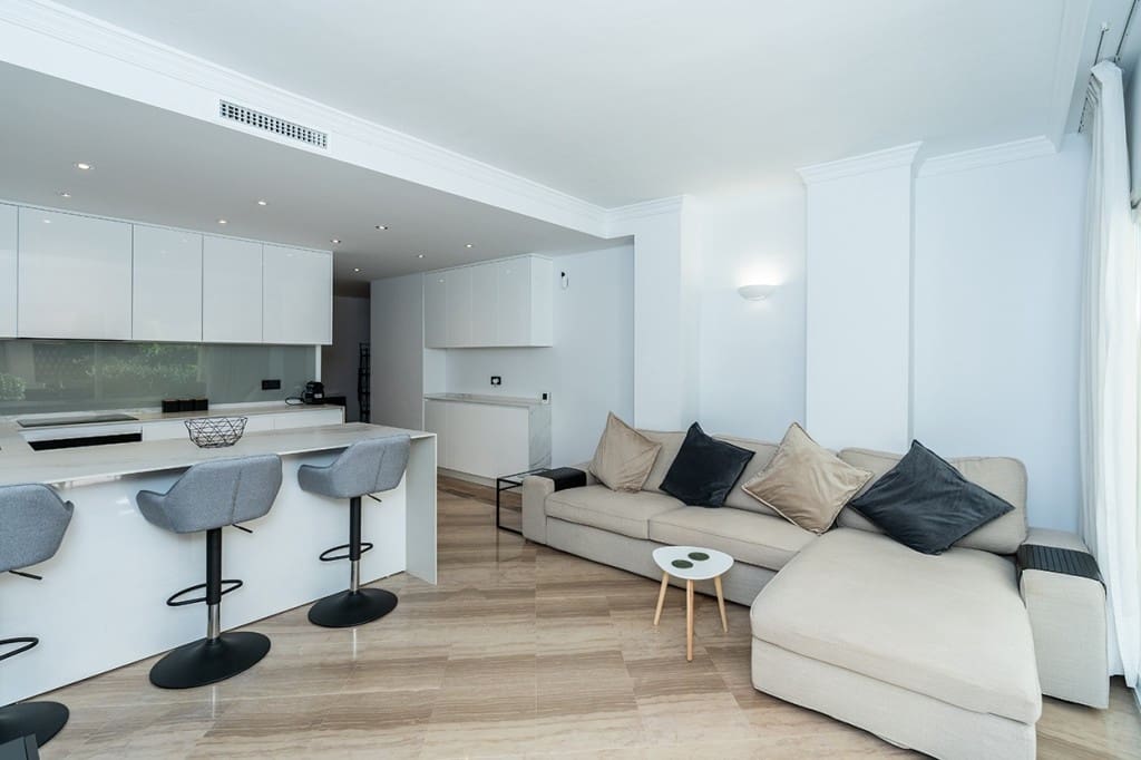 3 bedroom Apartment for sale in Elviria with pool - € 675,000 (Ref: 9480127)