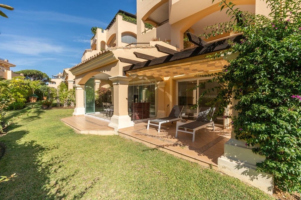 3 bedroom Apartment for sale in Elviria with pool - € 675,000 (Ref: 9480127)