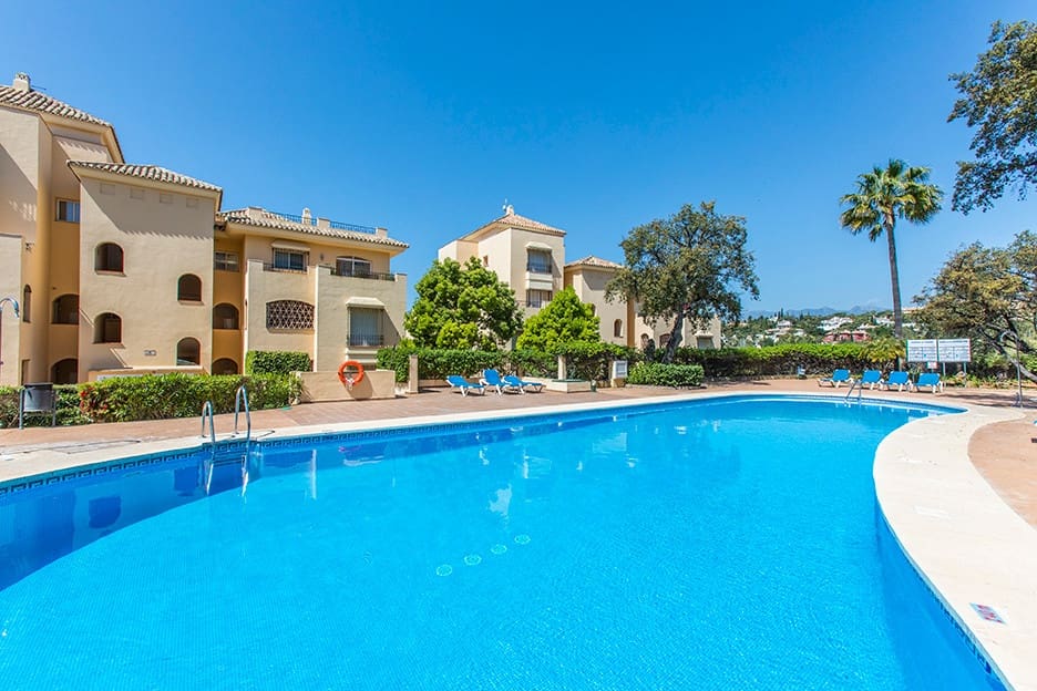 3 bedroom Apartment for sale in Elviria with pool - € 675,000 (Ref: 9480127)