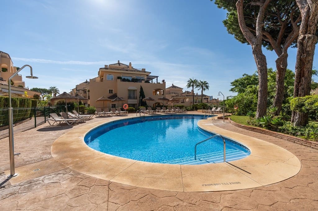 3 bedroom Apartment for sale in Elviria with pool - € 675,000 (Ref: 9480127)