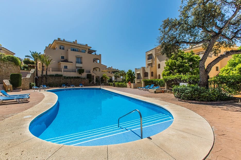 3 bedroom Apartment for sale in Elviria with pool - € 675,000 (Ref: 9480127)