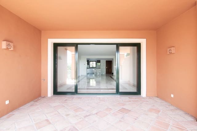 Apartamento de 2 habitaciones en Monte Halcones, Benahavís en venta - 675.000 € (Ref: 9480129)