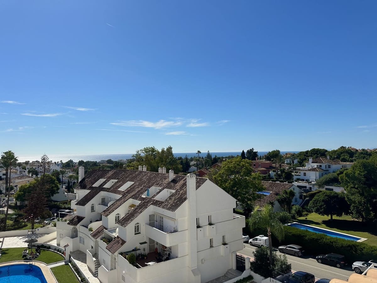 Ático de 2 habitaciones en Nueva Andalucia en venta con piscina - 675.000 € (Ref: 9480132)