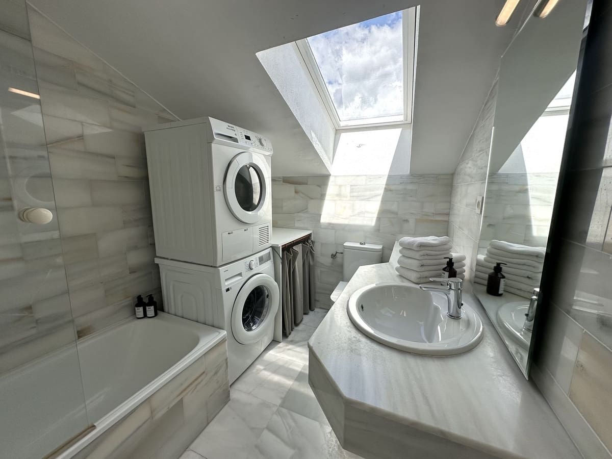 Ático de 2 habitaciones en Nueva Andalucia en venta con piscina - 675.000 € (Ref: 9480132)