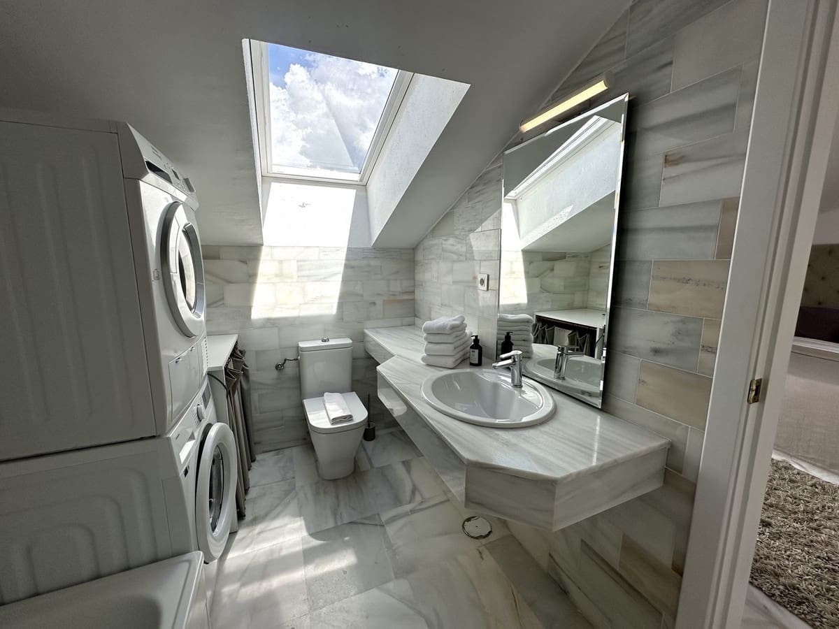 Ático de 2 habitaciones en Nueva Andalucia en venta con piscina - 675.000 € (Ref: 9480132)