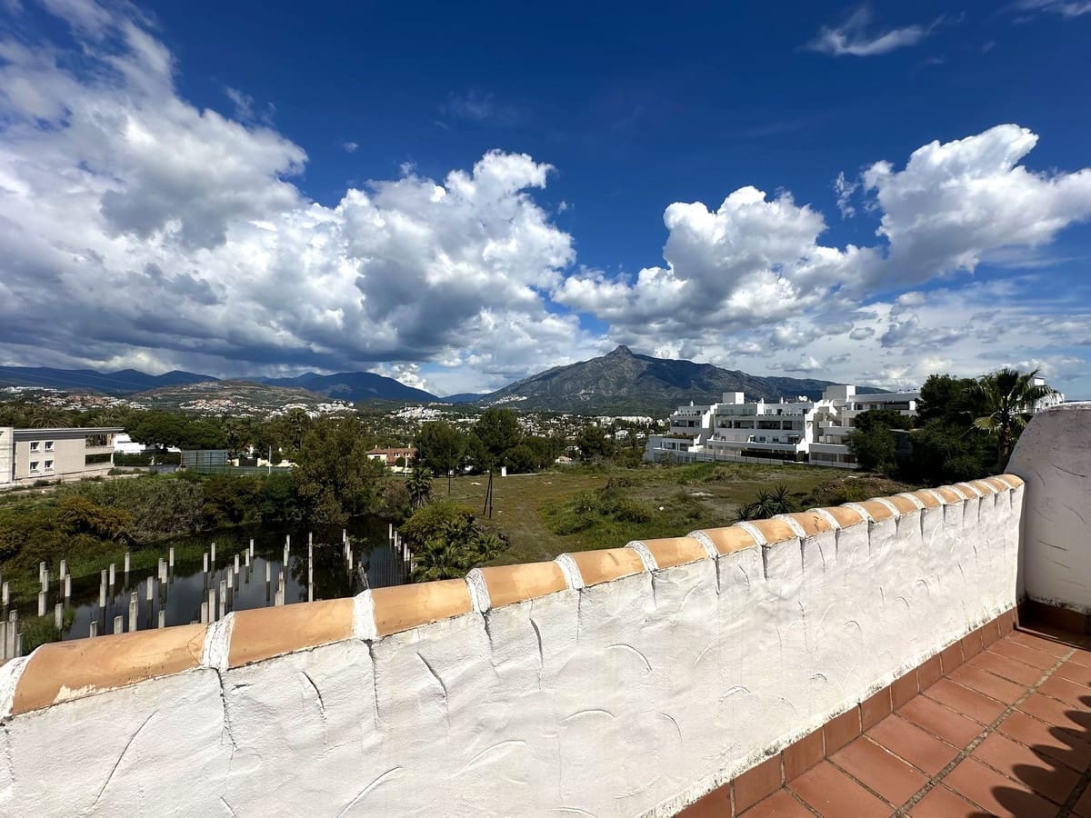 Ático de 2 habitaciones en Nueva Andalucia en venta con piscina - 675.000 € (Ref: 9480132)