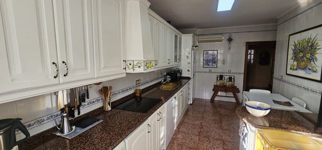 5 bedroom Apartment for sale in Centro ciudad, Fuengirola with pool - € 675,000 (Ref: 9480134)