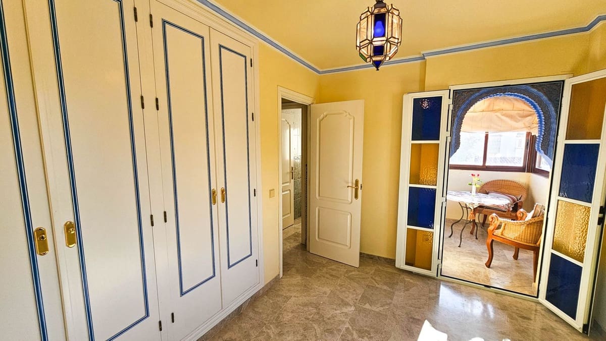 4 makuuhuone Paritalo myytävänä paikassa Bahia de Casares mukana uima-altaan - 675 000 € (Ref: 9480136)