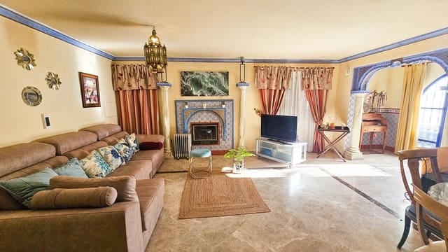 4 makuuhuone Paritalo myytävänä paikassa Bahia de Casares, Casares mukana uima-altaan - 675 000 € (Ref: 9480136)