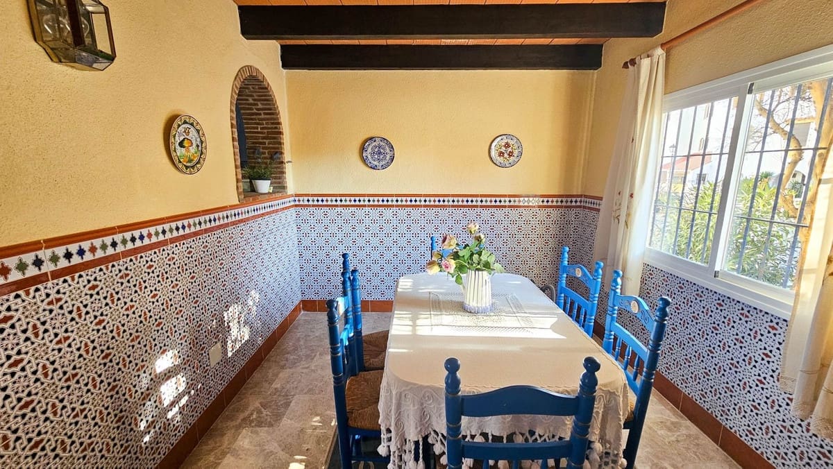 4 makuuhuone Paritalo myytävänä paikassa Bahia de Casares mukana uima-altaan - 675 000 € (Ref: 9480136)