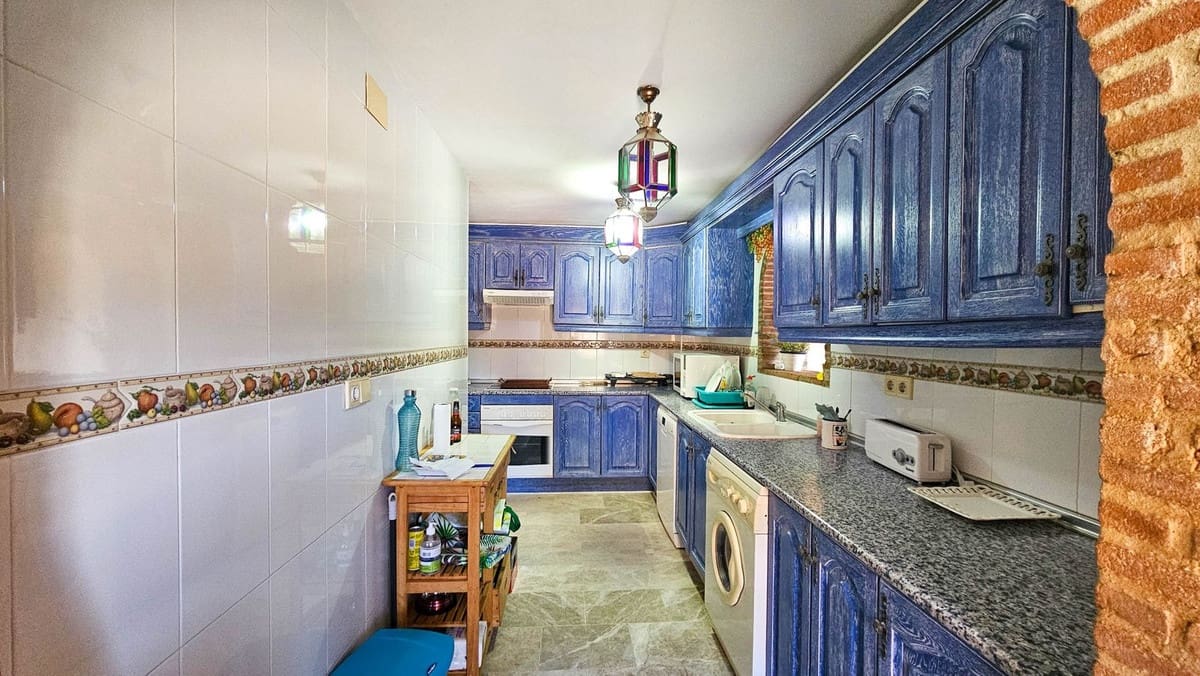 4 makuuhuone Paritalo myytävänä paikassa Bahia de Casares mukana uima-altaan - 675 000 € (Ref: 9480136)