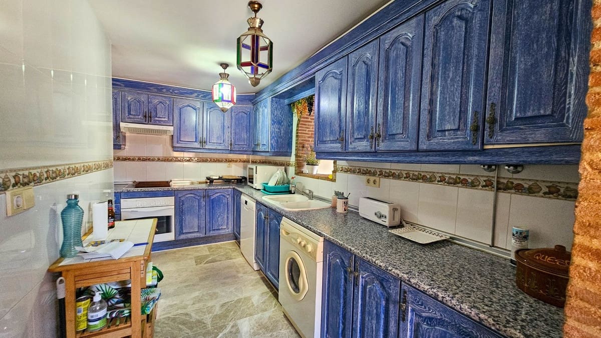 4 makuuhuone Paritalo myytävänä paikassa Bahia de Casares mukana uima-altaan - 675 000 € (Ref: 9480136)