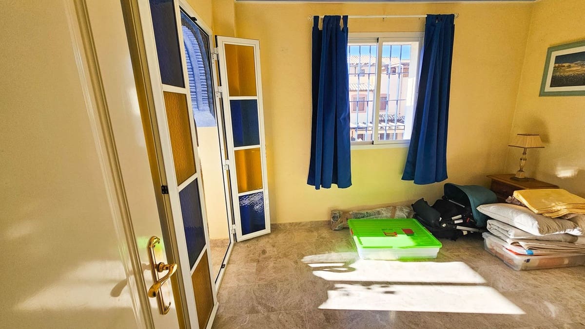 4 makuuhuone Paritalo myytävänä paikassa Bahia de Casares mukana uima-altaan - 675 000 € (Ref: 9480136)