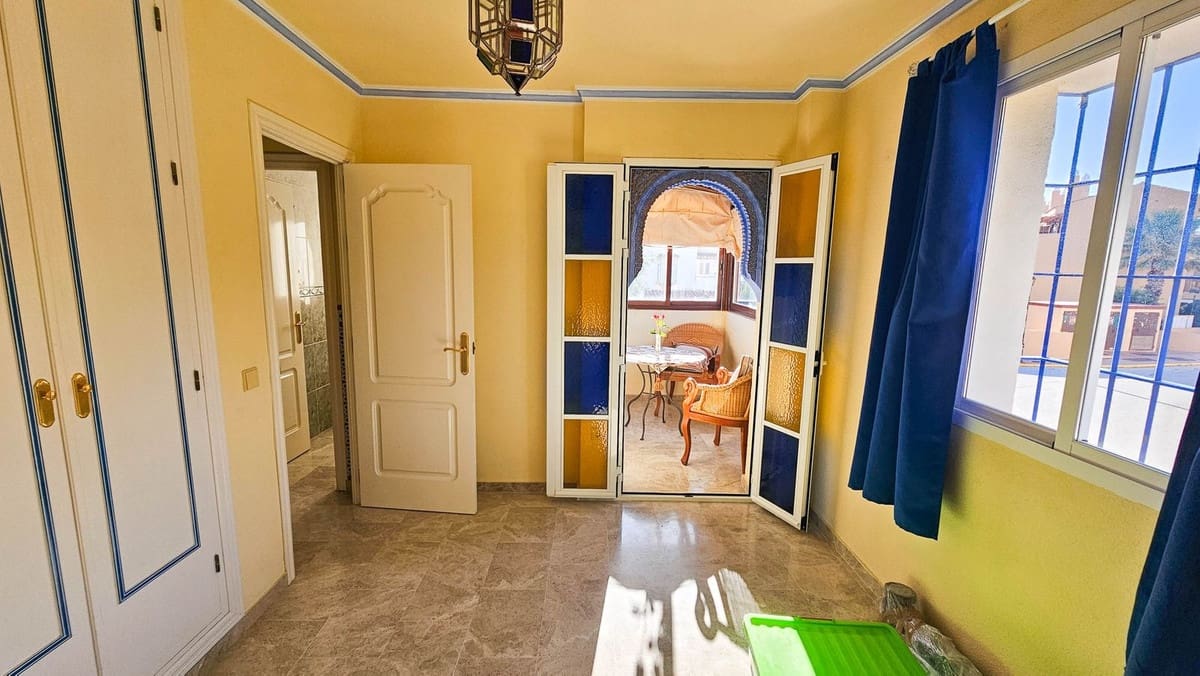 4 makuuhuone Paritalo myytävänä paikassa Bahia de Casares mukana uima-altaan - 675 000 € (Ref: 9480136)