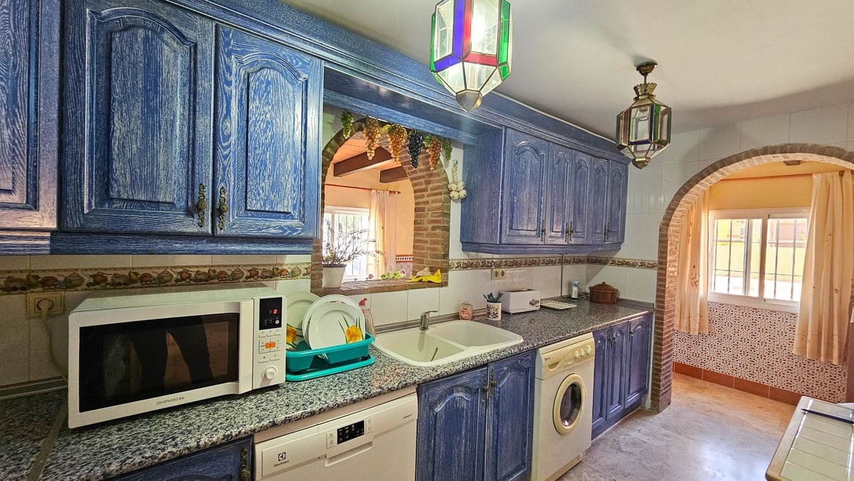 4 makuuhuone Paritalo myytävänä paikassa Bahia de Casares mukana uima-altaan - 675 000 € (Ref: 9480136)