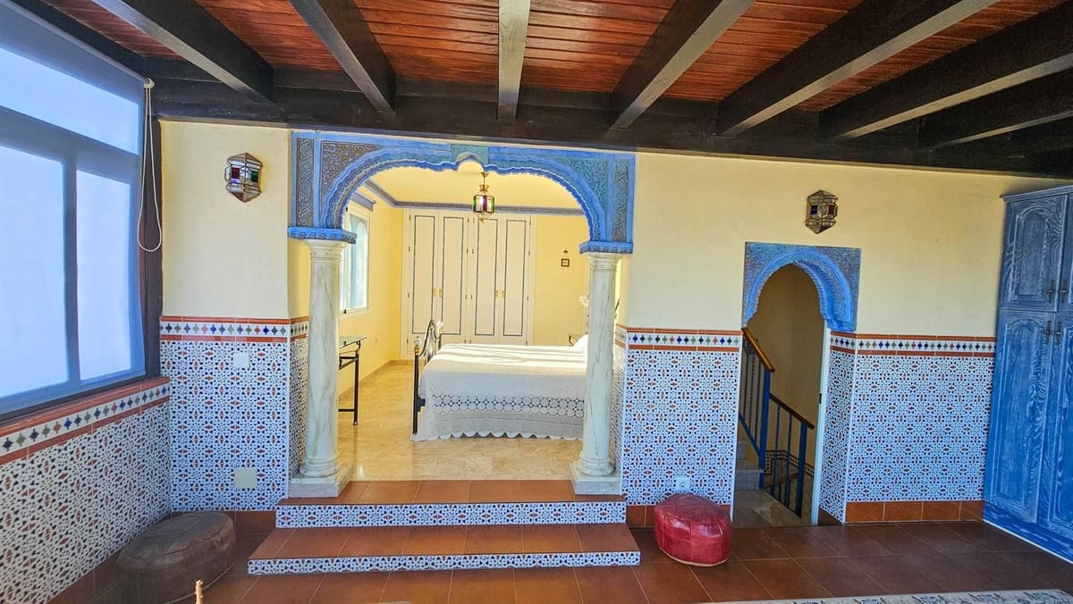 4 makuuhuone Paritalo myytävänä paikassa Bahia de Casares mukana uima-altaan - 675 000 € (Ref: 9480136)