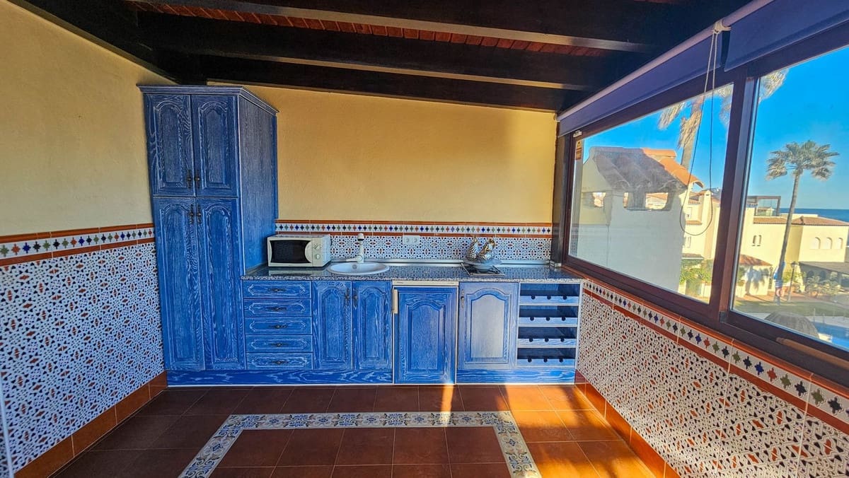 4 makuuhuone Paritalo myytävänä paikassa Bahia de Casares mukana uima-altaan - 675 000 € (Ref: 9480136)