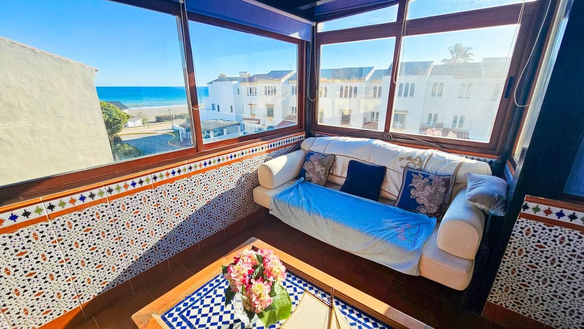 4 makuuhuone Paritalo myytävänä paikassa Bahia de Casares mukana uima-altaan - 675 000 € (Ref: 9480136)