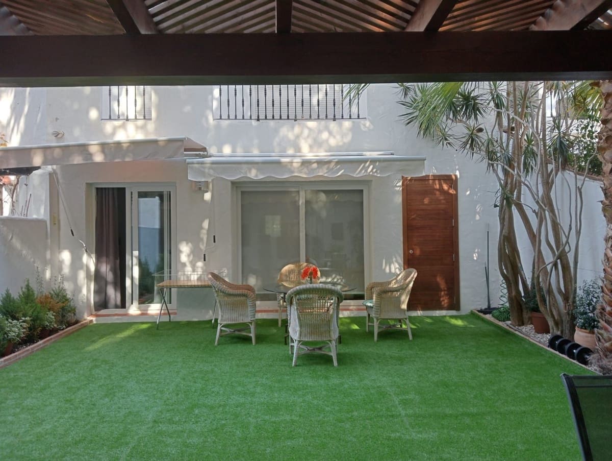 Casa de 4 habitaciones en Nueva Andalucia en venta con piscina - 675.000 € (Ref: 9480138)