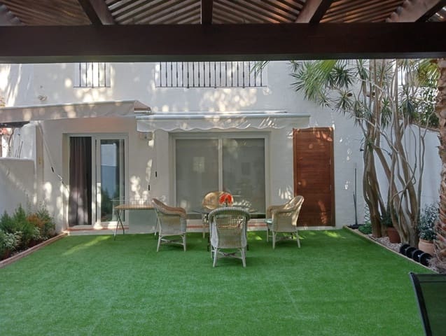 Casa de 4 habitaciones en La Dama de Noche - La Alzambra, Marbella en venta con piscina - 675.000 € (Ref: 9480138)