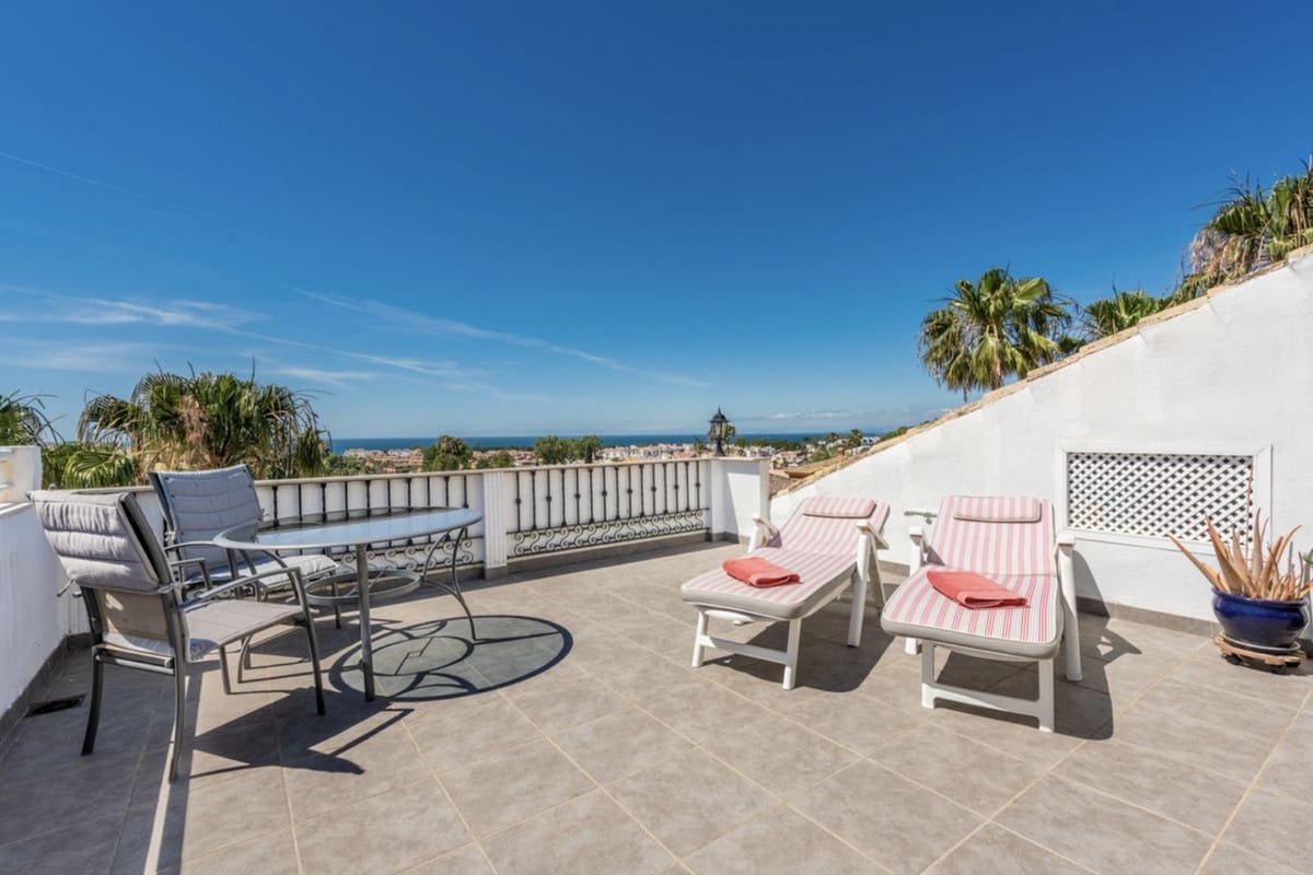 4 soveværelse Lejlighed til salg i El Paraiso med swimmingpool garage - € 679.000 (Ref: 9480141)